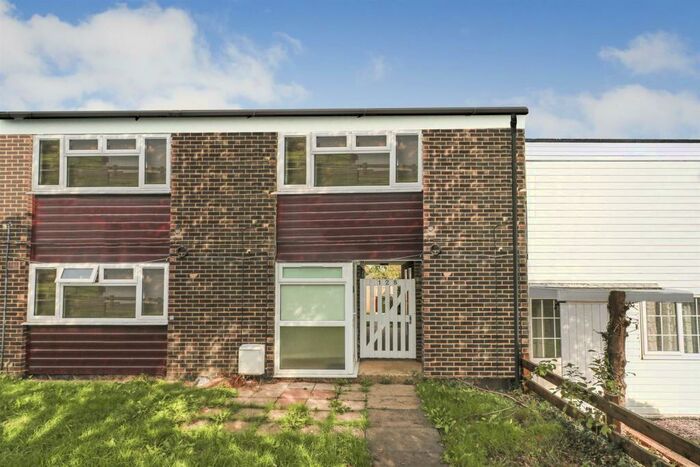 Flat To Rent In Lonsdale Road, Stevenage, SG1