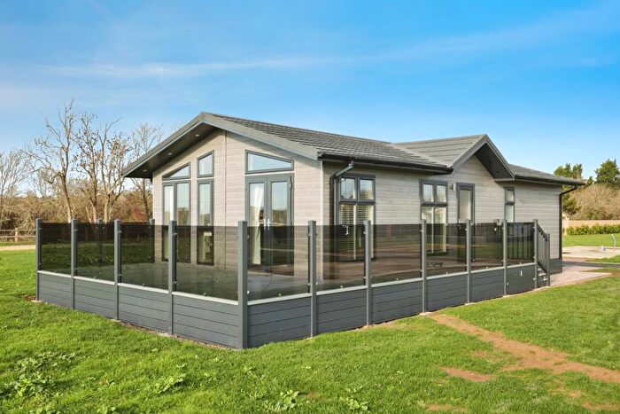 2 Bedroom Lodge For Sale In Crick Road, Rugby, CV21