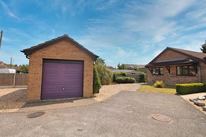 2 Bedroom Detached Bungalow For Sale In Queensway Court, Saxilby, LN1