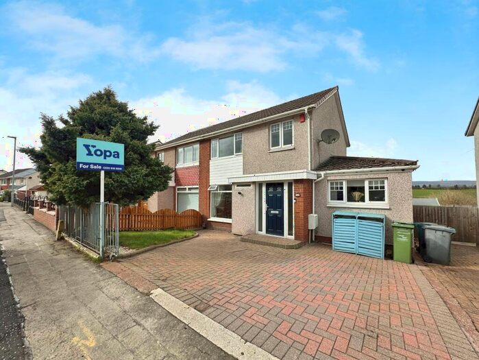 4 Bedroom Semi-Detached House For Sale In Dunalastair Drive, Glasgow, G33