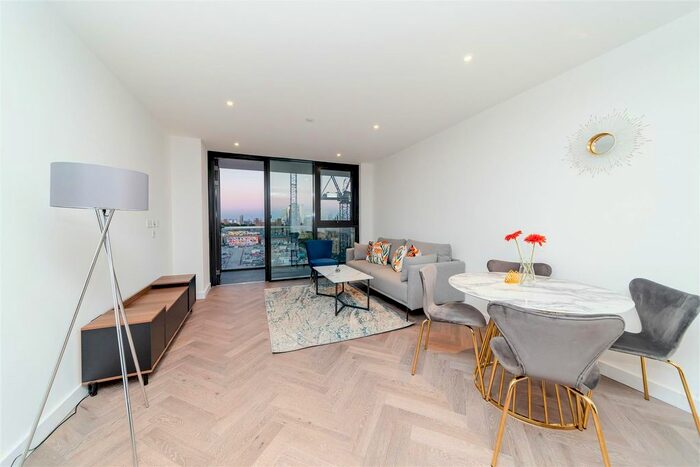2 Bedroom Flat To Rent In Merino Gardens, London, E1W