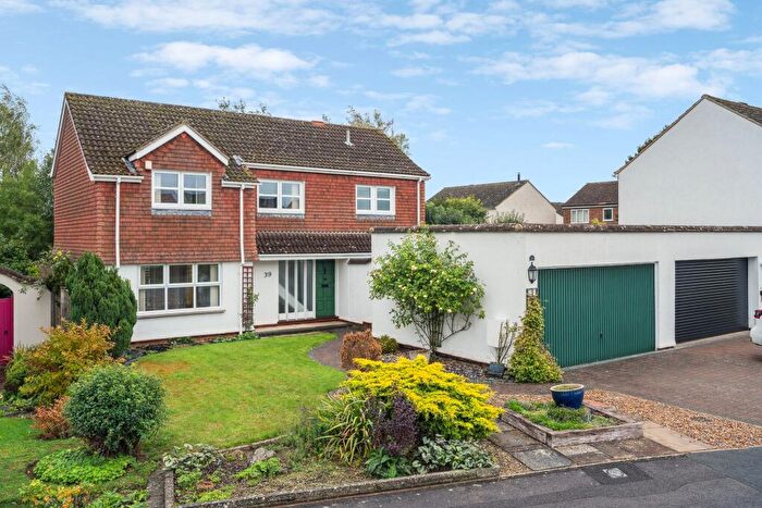 4 Bedroom Detached House For Sale In Slave Hill, Haddenham, HP17