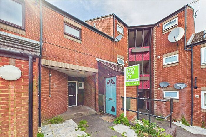 1 Bedroom Maisonette To Rent In Lock Place, Reading, Berkshire, RG1