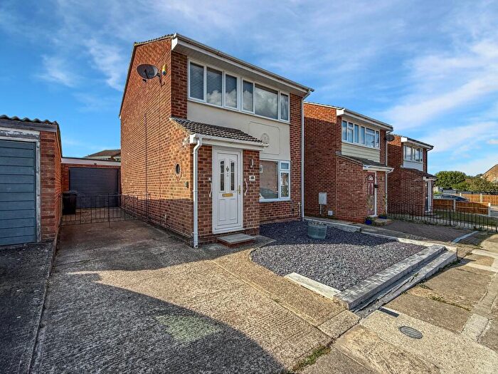 3 Bedroom Detached House For Sale In Blake Drive, Braintree, CM7