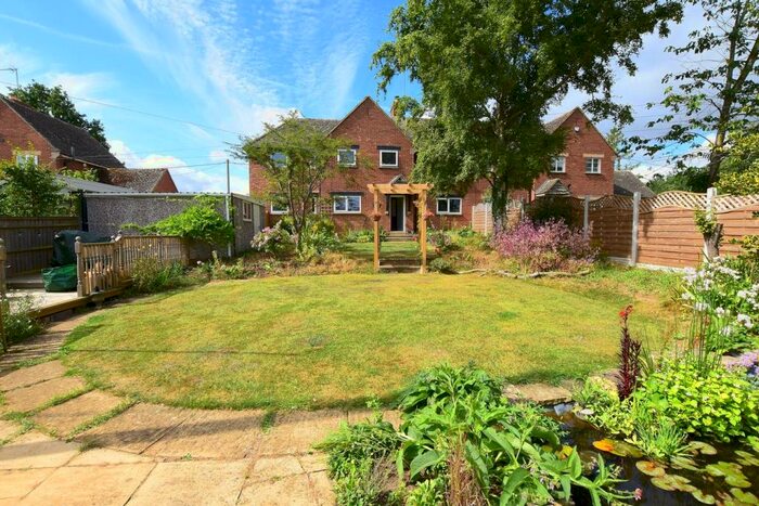 4 Bedroom Semi-Detached House For Sale In Upper Tadmarton, Banbury, OX15