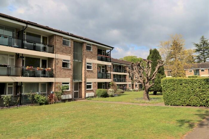 1 Bedroom Flat To Rent In St. Marys, Victoria Road, Weybridge, Surrey, KT13