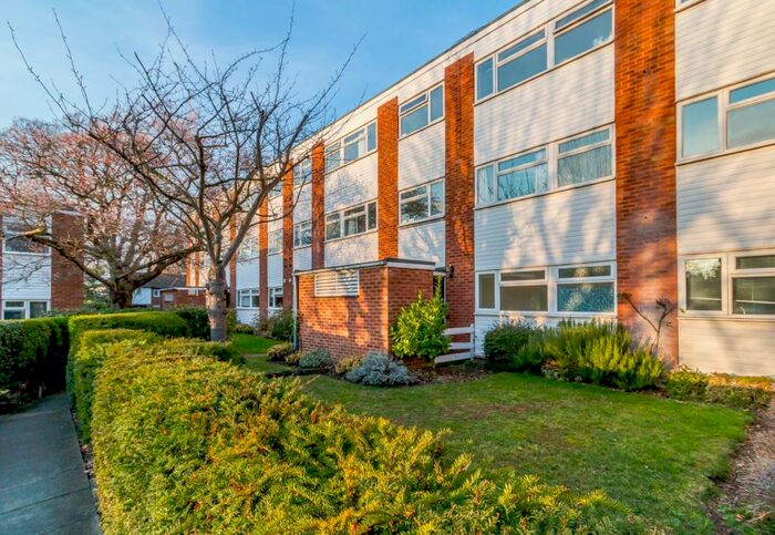 2 Bedroom Apartment To Rent In Princes Court, Princes Road, Weybridge, KT13