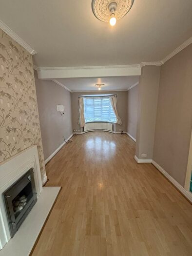 Studio To Rent In Carterhatch Road, Enfield, EN3