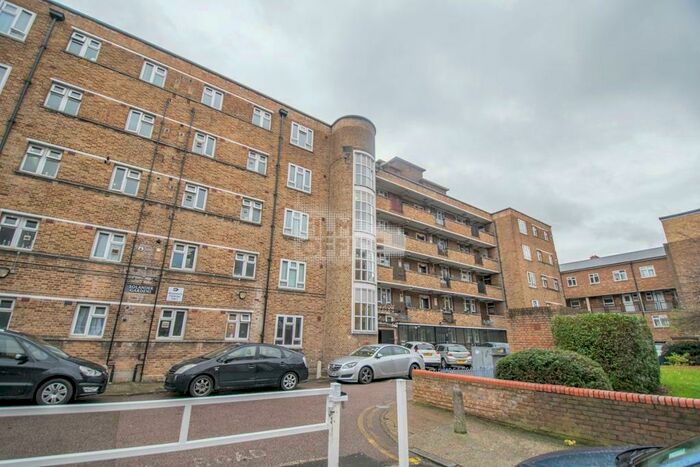 2 Bedroom Flat To Rent In Solander Garden, Shadwell, Wapping, London, E1