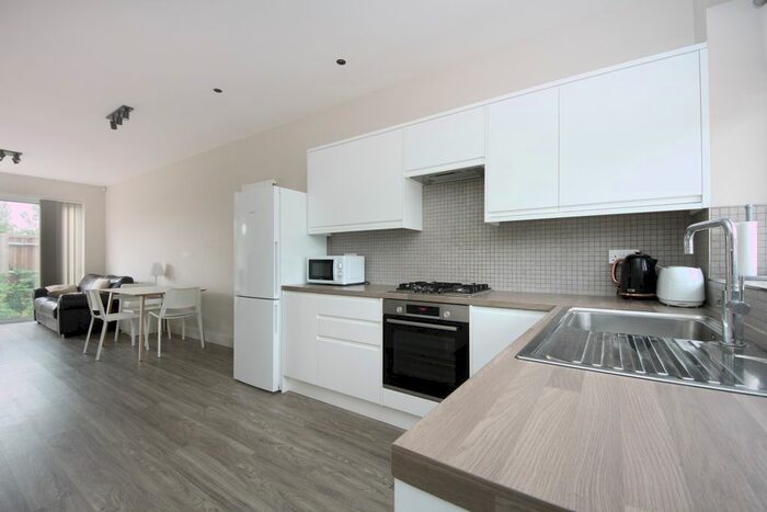 2 Bedroom Maisonette To Rent In Lowfield Road, London, W3