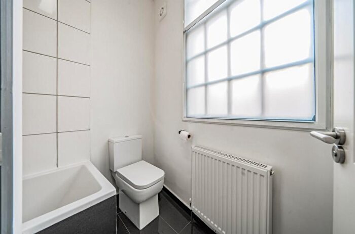 1 Bedroom Flat To Rent In Mill Lane, Guildford, GU1
