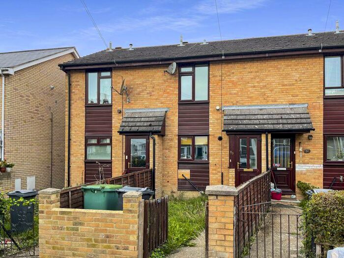 2 Bedroom House To Rent In Kings Road, East Cowes, PO32