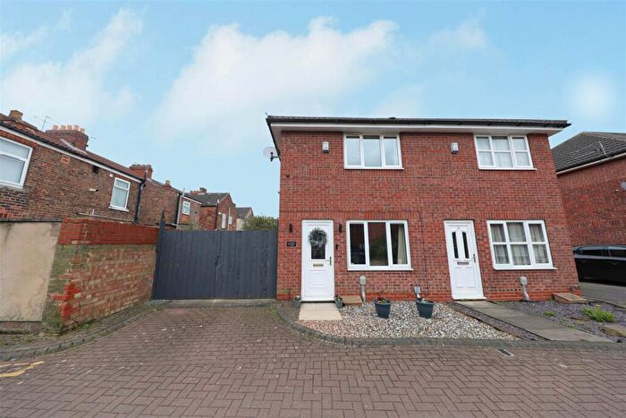 2 Bedroom Semi-Detached House For Sale In Bentley Court, Hull, HU3