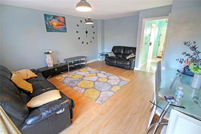 3 Bedroom Terraced House For Sale In Queen Elizabeth Drive, Swindon, Wiltshire, SN25