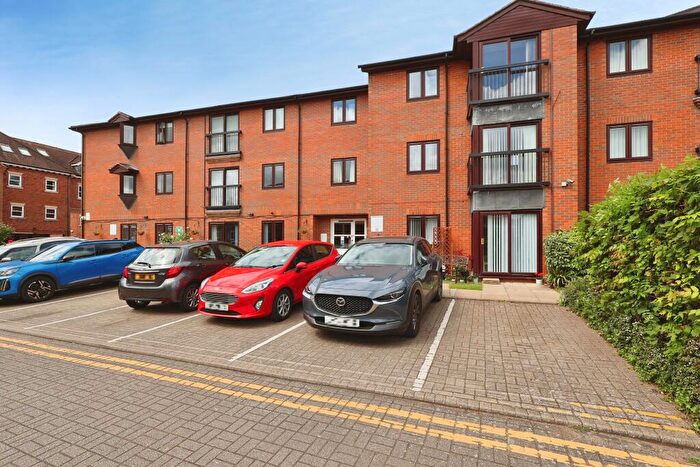 1 Bedroom Flat For Sale In Regal Court, Bancroft, Hitchin, SG5