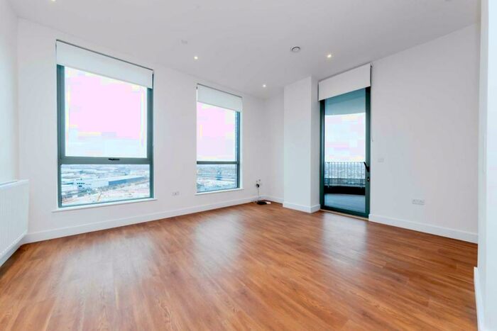 2 Bedroom Flat To Rent In Union Way, Willesden Junction, NW10