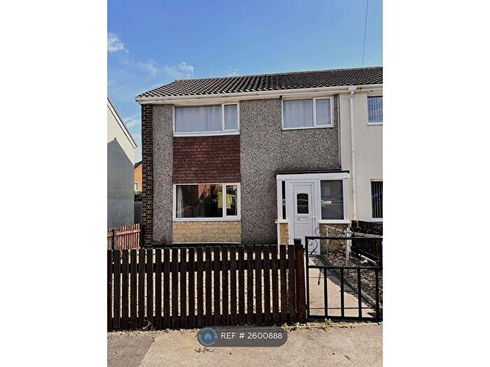 3 Bedroom Semi-Detached House To Rent In Ash Tree Approach, Leeds, LS14