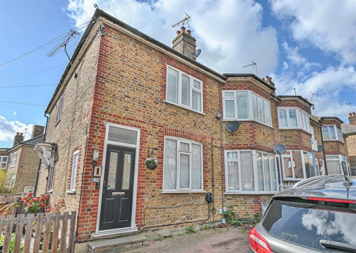 2 Bedroom Maisonette For Sale In Kings Road, Brentwood, CM14