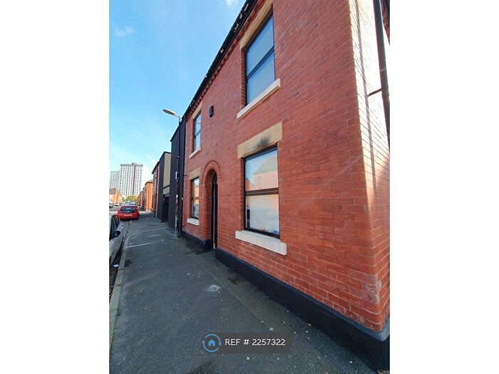 2 Bedroom End Of Terrace House To Rent In Jubilee Street, Salford, M6