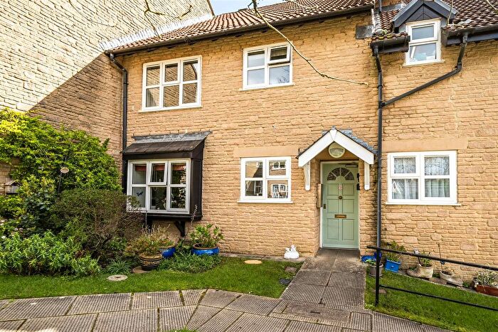 2 Bedroom Flat For Sale In Hanover Court, Beaminster, DT8