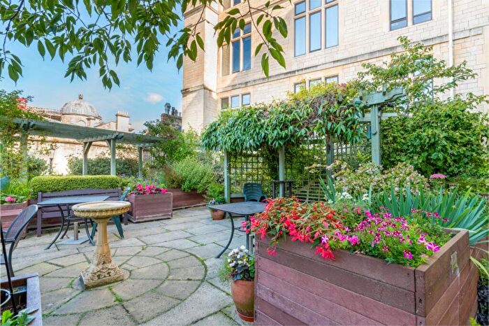 2 Bedroom Flat For Sale In Grand Parade, Bath, BA2