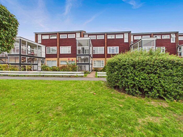 3 Bedroom Flat For Sale In Keensacre, Iver Heath, Buckinghamshire, SL0