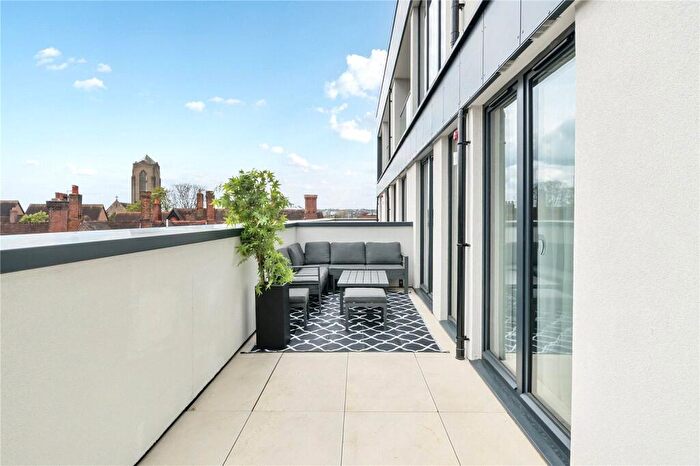 2 Bedroom Apartment For Sale In Burnhill Road, Beckenham, BR3