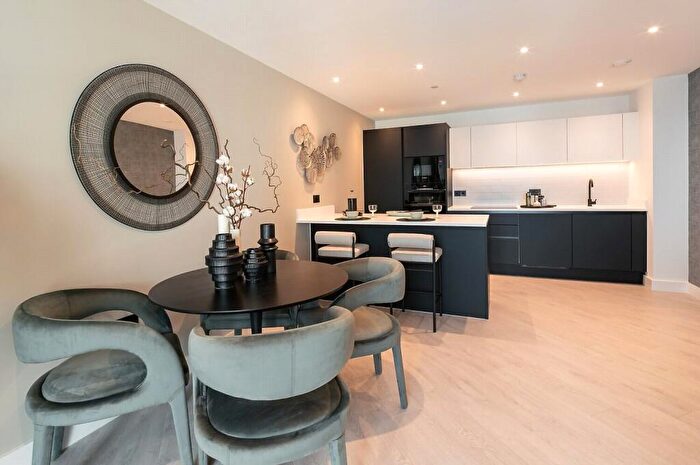 2 Bedroom Apartment For Sale In Vista River Gardens, Trinity Islands, Water Street, Manchester, M3