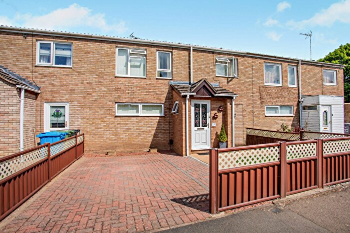 3 Bedroom Semi-Detached House For Sale In Colyers Avenue, Corby, North Northamptonshire, NN18