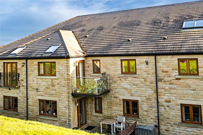 2 Bedroom Flat For Sale In Huddersfield Road, Thongsbridge, Holmfirth, West Yorkshire, HD9