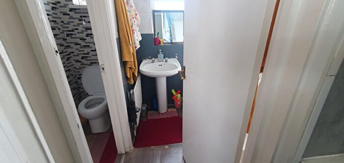 3 Bedroom Terraced House For Sale In Eversleigh Road, London, E6