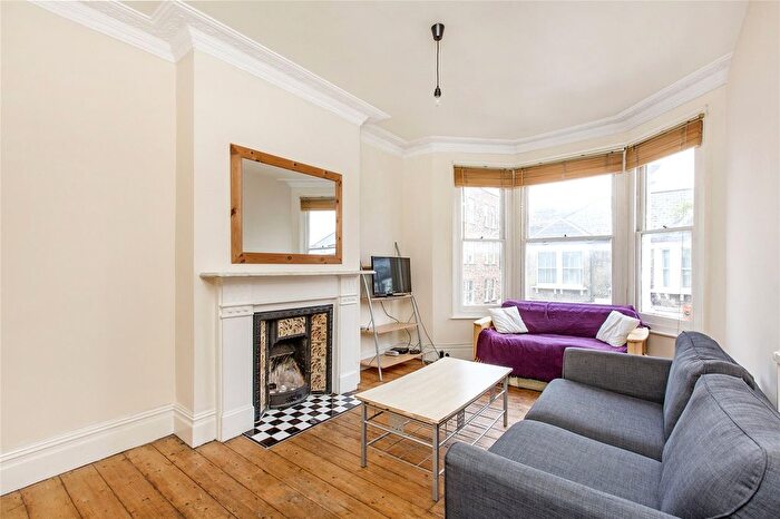 2 Bedroom Flat To Rent In Tremadoc Road, First Floor Flat, London, SW4