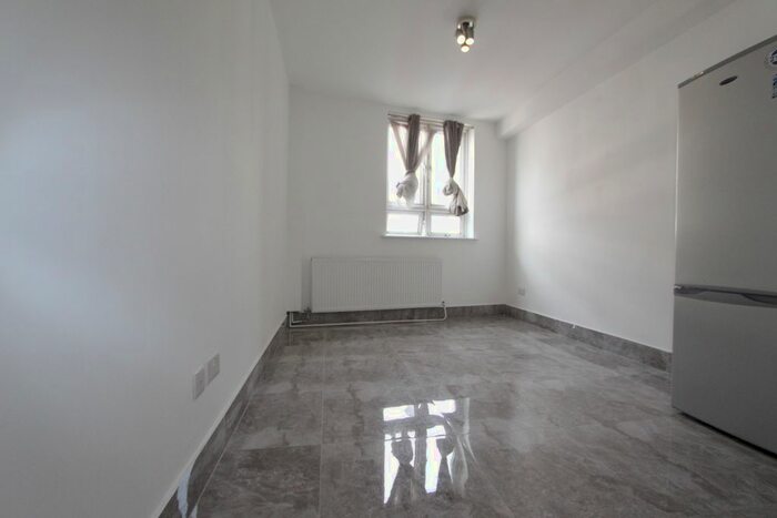 Studio To Rent In High Street, London, NW10