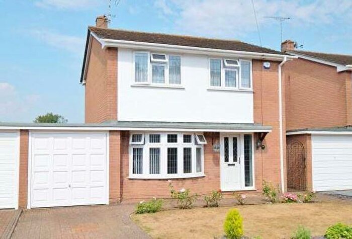 3 Bedroom Link Detached House For Sale In Craven Road, Orpington, BR6