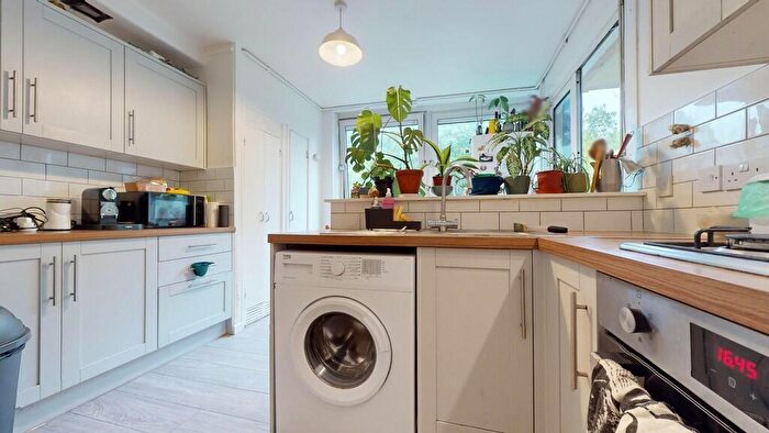 3 Bedroom Flat To Rent In Rowley Gardens, London, N4