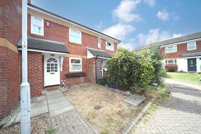 2 Bedroom Terraced House For Sale In Rochford Drive, Luton, Bedfordshire, LU2