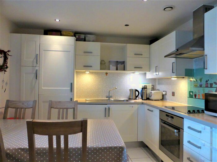 2 Bedroom Flat To Rent In Sharpthorne Court -, P16