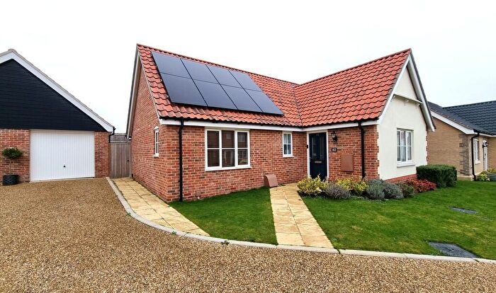 2 Bedroom Detached Bungalow For Sale In Buxton Way, IP19