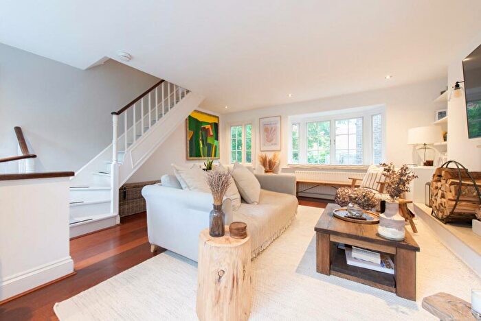4 Bedroom Terraced House To Rent In New End, Hampstead, NW3