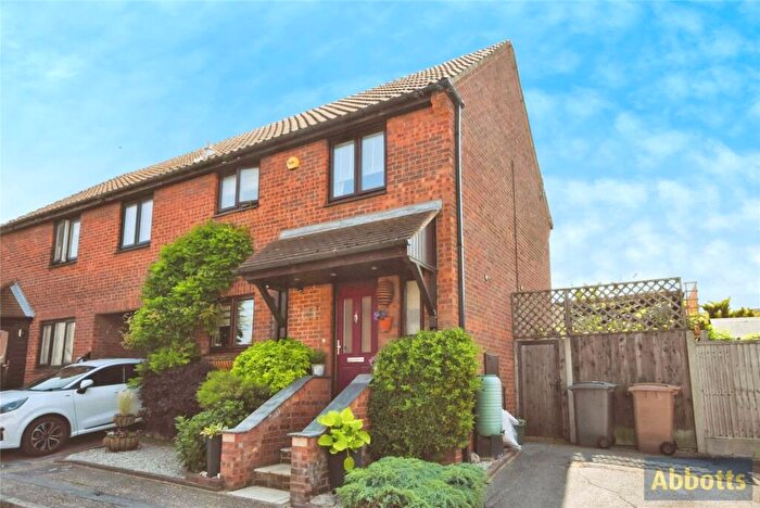 3 Bedroom Semi Detached House For Sale In Berry Vale, South Woodham Ferrers, Chelmsford, Essex, CM3