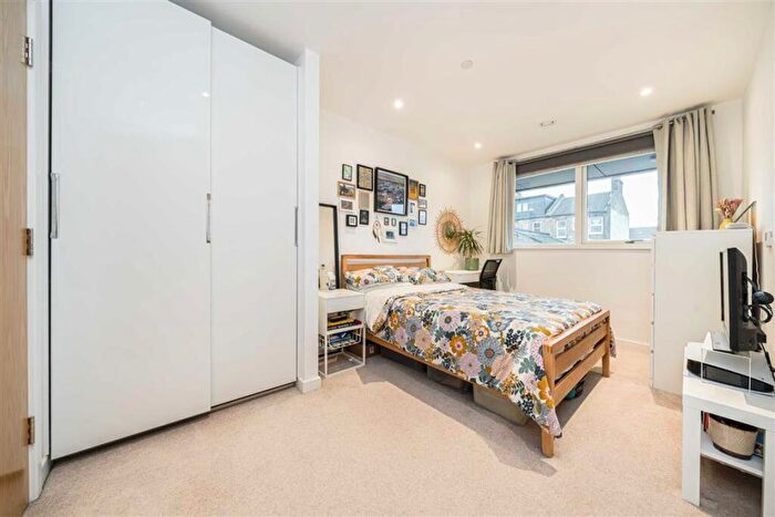 2 Bedroom Flat For Sale In Danson Mews, Elephant And Castle, SE17