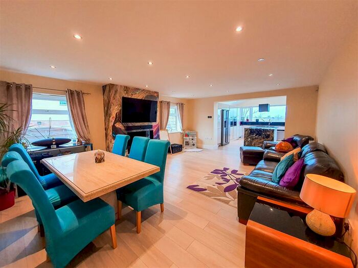 4 Bedroom Bungalow For Sale In Bryn Teg, Brynford, Holywell, CH8