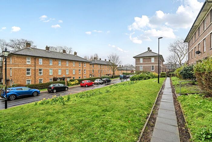 2 Bedroom Maisonette For Sale In Paragon Place, London, SE3