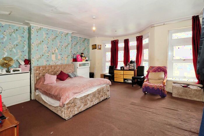 3 Bedroom Terraced House For Sale In Stapleton Road, Bristol, BS5