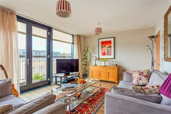 2 Bedroom Flat For Sale In Longmead Terrace, Bath, BA2