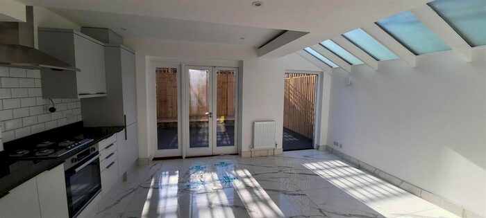 2 Bedroom Flat To Rent In Bracewell Road, London, W10