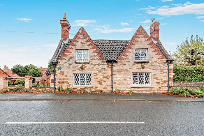 2 Bedroom Detached House For Sale In High Road, Manthorpe, NG31