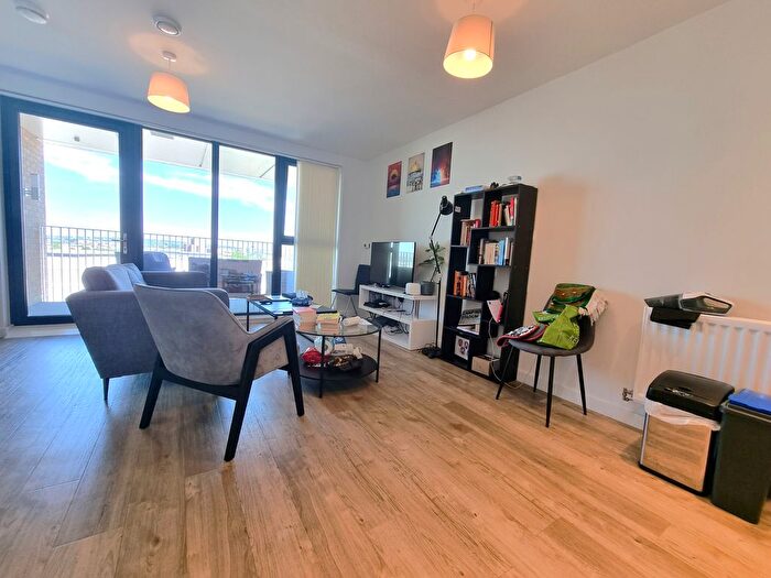 2 Bedroom Flat To Rent In Baronet House, Lakeside Drive, London, NW10