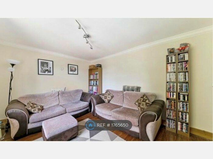 2 Bedroom Maisonette To Rent In Chetwode Road, Tadworth, KT20