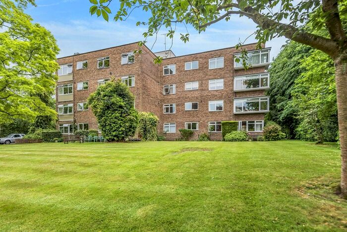 2 Bedroom Flat To Rent In Eversleigh, Buckingham Close, Guildford, GU1